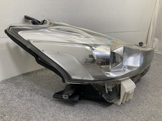 プリウスα/アルファ ZVW40W/ZVW41W 純正 後期 右 ヘッドライト/ランプ レベライザーハロゲン 刻印A3 KOITO 47-64 トヨタ(152197)