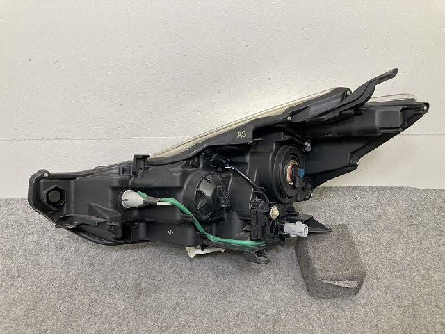 プリウスα/アルファ ZVW40W/ZVW41W 純正 後期 右 ヘッドライト/ランプ レベライザーハロゲン 刻印A3 KOITO 47-64 トヨタ(152197)