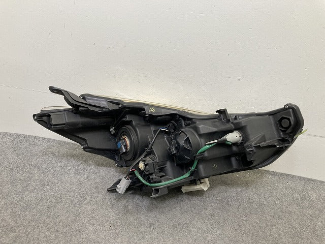 プリウスα/アルファ ZVW40W/ZVW41W 純正 後期 左 ヘッドライト/ランプ ハロゲン レベライザー 刻印A3 LH KOITO 47-64 トヨタ(152198)
