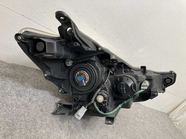 プリウスα/アルファ ZVW40W/ZVW41W 純正 後期 左 ヘッドライト/ランプ ハロゲン レベライザー 刻印A3 LH KOITO 47-64 トヨタ(152198)