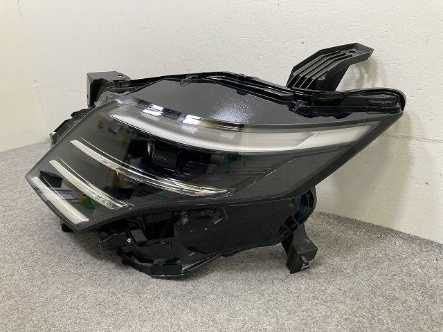 セレナ C28/NC28/FC28/GC28/GFC28 純正 左 ヘッドライト/ランプ レベライザーLED 刻印E LH KOITO 100-2379Y 日産(152199)