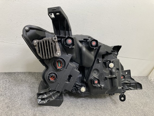 セレナ C28/NC28/FC28/GC28/GFC28 純正 左 ヘッドライト/ランプ レベライザーLED 刻印E LH KOITO 100-2379Y 日産(152199)