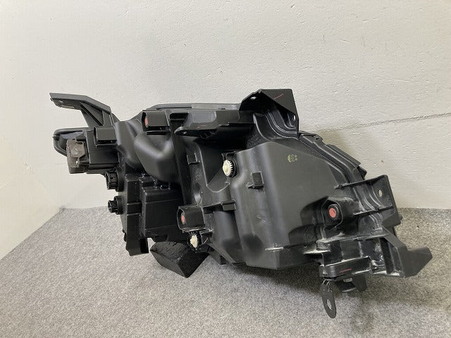 セレナ C28/NC28/FC28/GC28/GFC28 純正 左 ヘッドライト/ランプ レベライザーLED 刻印E LH KOITO 100-2379Y 日産(152199)