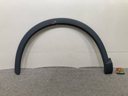 新品!Q3 8U系 純正 左 フロント フェンダーアーチモール/オーバーフェンダー 8U0.853.717.A 8U0853717AGRU サフ アウディ(152235)