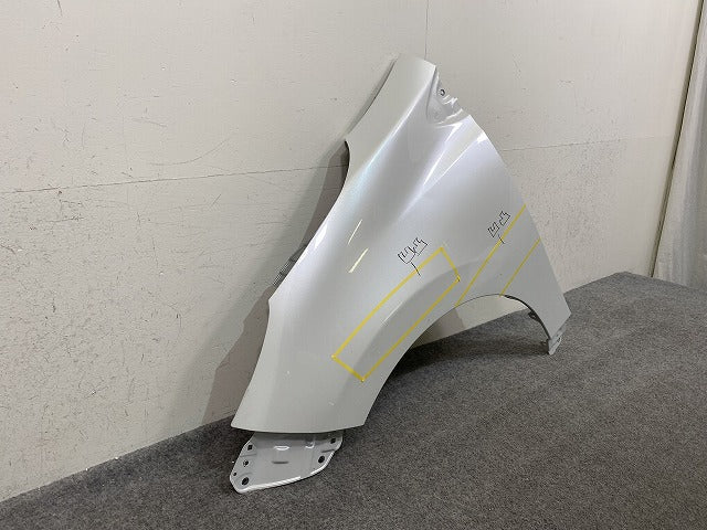 アクア/AQUA MXPK10/MXPK11/MXPK15/MXPK16 純正 左 フロント フェンダー プラチナホワイトパールマイカ 089 トヨタ(152249)