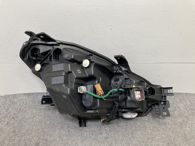 BRZ ZD8 GR86 ZN8 純正 左 ヘッドライト/ランプ レベライザーLED 刻印Z2 LH KOITO 100-6046H スバル(152255)