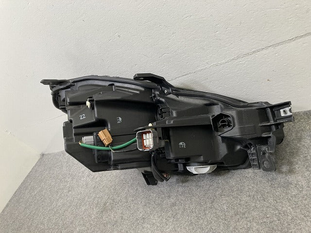 BRZ ZD8 GR86 ZN8 純正 左 ヘッドライト/ランプ レベライザーLED 刻印Z2 LH KOITO 100-6046H スバル(152255)