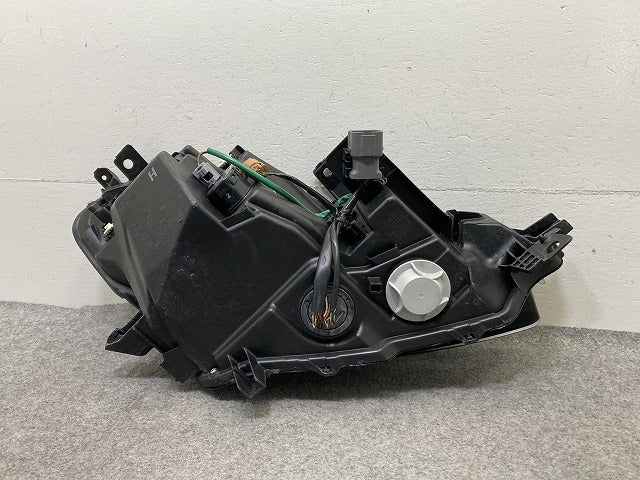 BRZ ZD8 GR86 ZN8 純正 左 ヘッドライト/ランプ レベライザーLED 刻印Z2 LH KOITO 100-6046H スバル(152255)