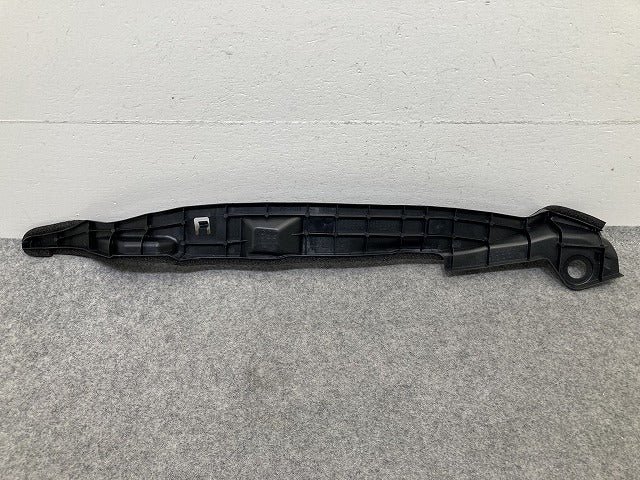 シエンタ MXPC10G/MXPL10G/MXPL15G 純正 左 フロント フェンダー プロテクター リテーナー 53828-52250 素地 トヨタ(152311)