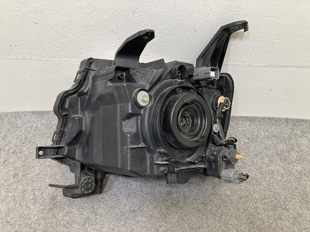 eKワゴン H82W 純正 右 ヘッドライト/ランプ ハロゲン レベライザー STANLEY P6519 三菱(152328)