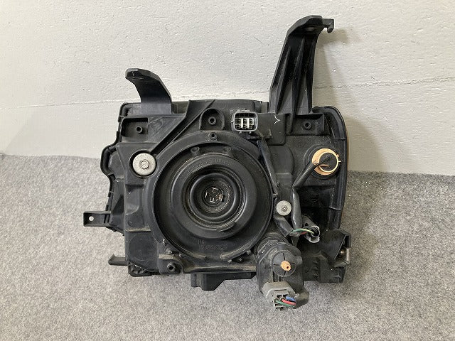 eKワゴン H82W 純正 右 ヘッドライト/ランプ ハロゲン レベライザー STANLEY P6519 三菱(152328)