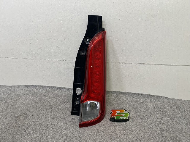 スペーシア MK32S 純正 右 テールランプ/ライト/レンズ LED KOITO 220-59294 スズキ(152332)