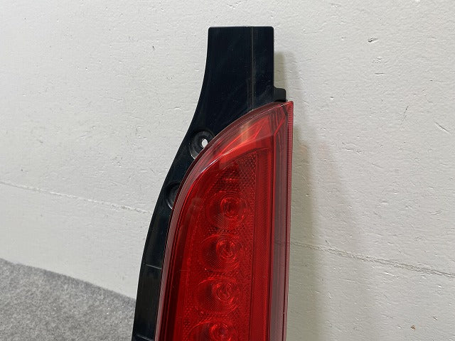 スペーシア MK32S 純正 右 テールランプ/ライト/レンズ LED KOITO 220-59294 スズキ(152332)