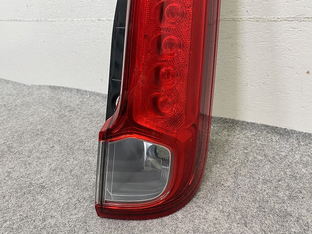 スペーシア MK32S 純正 右 テールランプ/ライト/レンズ LED KOITO 220-59294 スズキ(152332)