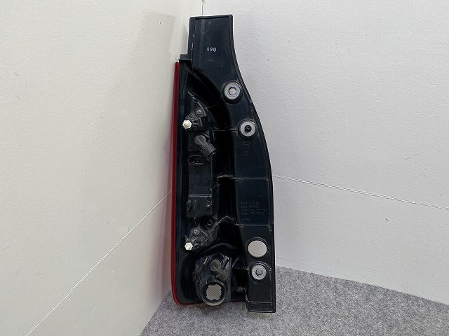 スペーシア MK32S 純正 右 テールランプ/ライト/レンズ LED KOITO 220-59294 スズキ(152332)