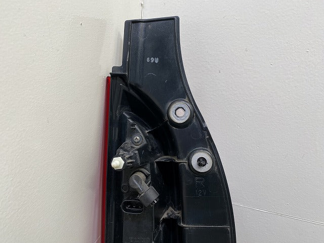 スペーシア MK32S 純正 右 テールランプ/ライト/レンズ LED KOITO 220-59294 スズキ(152332)