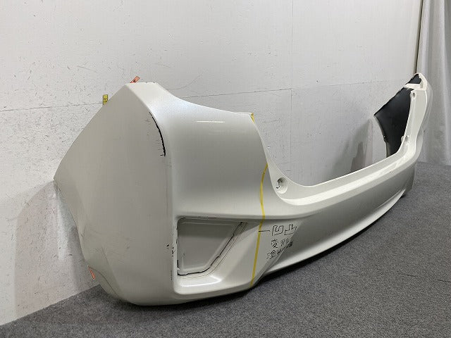 フィット GK3/GK4 純正 前期 中期 リア バンパー Rバンパー 71501-T5A-0000 プレミアムホワイトパールII NH875P ホンダ(152344)