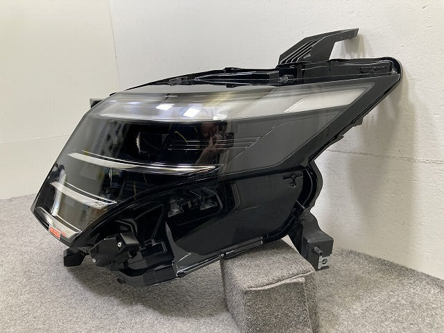 セレナ C28/NC28/FC28/GC28/GFC28 純正 左 ヘッドライト/ランプ LED レベライザー 刻印E LH KOITO 100-2379Y 日産(152360)