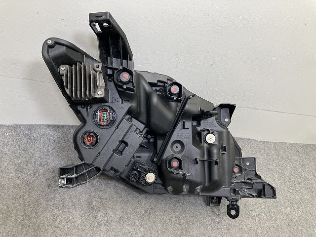セレナ C28/NC28/FC28/GC28/GFC28 純正 左 ヘッドライト/ランプ LED レベライザー 刻印E LH KOITO 100-2379Y 日産(152360)