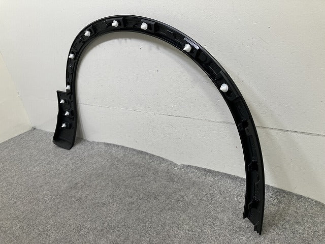 新品!XC40 XB系 純正 左 フロント フェンダーアーチモール/オーバーフェンダー 32409188 素地 ボルボ(152362)