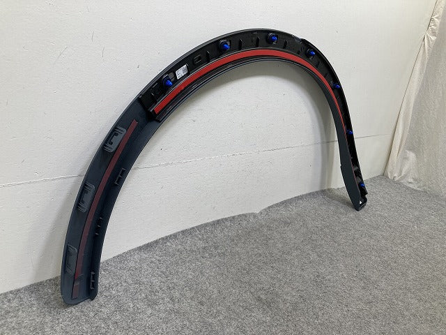 新品!Q3 8U系 純正 左 リア フェンダーアーチモール/オーバーフェンダー 8U0.853.817.A 8U0853817AGRU 未塗装 アウディ(152371)