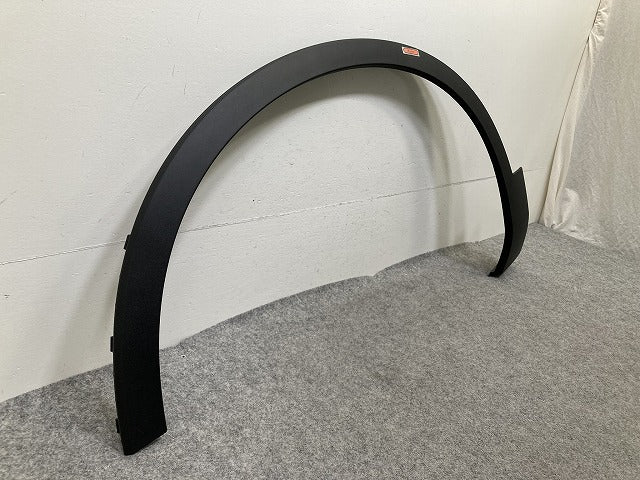 新品!XC40 XB系 純正 左 フロント フェンダーアーチモール/オーバーフェンダー 32409188 素地 ボルボ(152376)