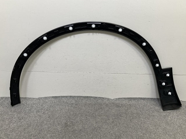 新品!XC40 XB系 純正 右 フロント フェンダーアーチモール/オーバーフェンダー 32409189 素地 ボルボ(152377)