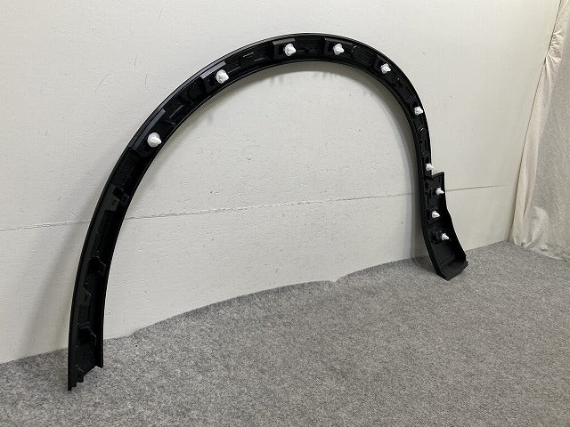 新品!XC40 XB系 純正 右 フロント フェンダーアーチモール/オーバーフェンダー 32409189 素地 ボルボ(152377)