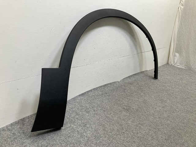 新品!XC40 XB系 純正 右 フロント フェンダーアーチモール/オーバーフェンダー 32409189 素地 ボルボ(152379)