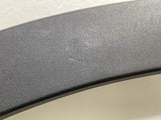新品!XC40 XB系 純正 右 フロント フェンダーアーチモール/オーバーフェンダー 32409189 素地 ボルボ(152379)