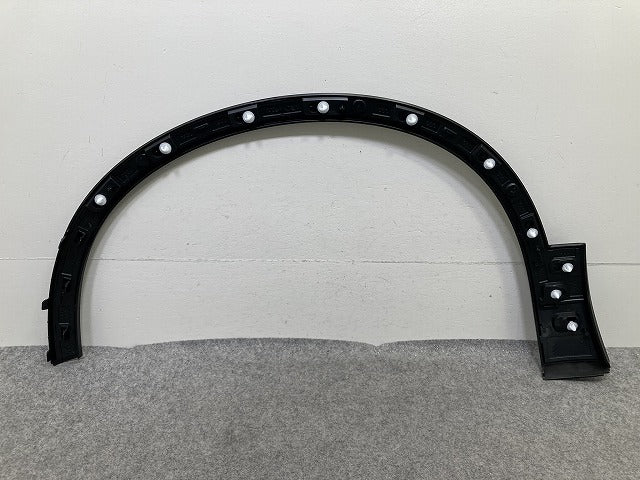 新品!XC40 XB系 純正 右 フロント フェンダーアーチモール/オーバーフェンダー 32409189 素地 ボルボ(152379)