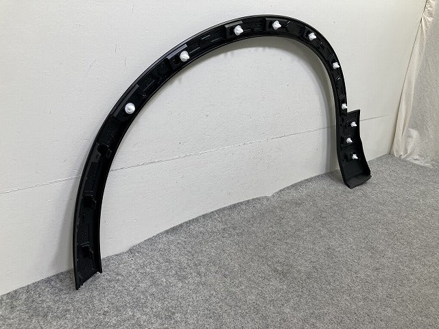 新品!XC40 XB系 純正 右 フロント フェンダーアーチモール/オーバーフェンダー 32409189 素地 ボルボ(152379)