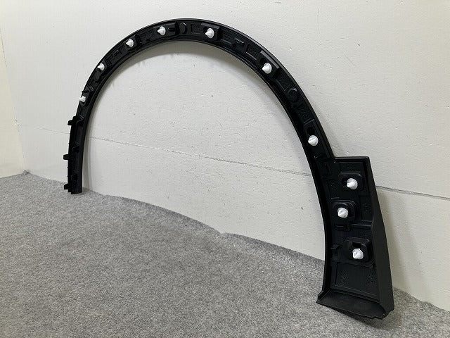 新品!XC40 XB系 純正 右 フロント フェンダーアーチモール/オーバーフェンダー 32409189 素地 ボルボ(152379)