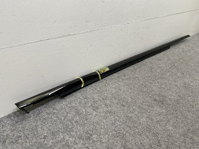 新品!5シリーズ G30 純正 右 フロント ドア ベルトモールアウター 51337404026 ブラック ソリッド BMW(152404)