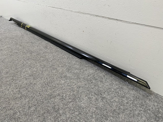 新品!5シリーズ G30 純正 右 フロント ドア ベルトモールアウター 51337404026 ブラック ソリッド BMW(152404)