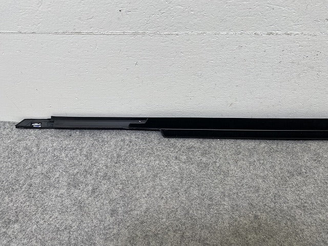 新品!5シリーズ G30 純正 右 フロント ドア ベルトモールアウター 51337404026 ブラック ソリッド BMW(152404)