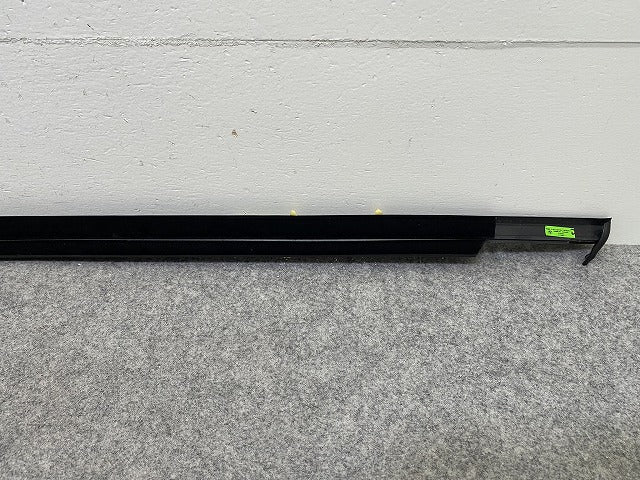 新品!5シリーズ G30 純正 右 フロント ドア ベルトモールアウター 51337404026 ブラック ソリッド BMW(152404)