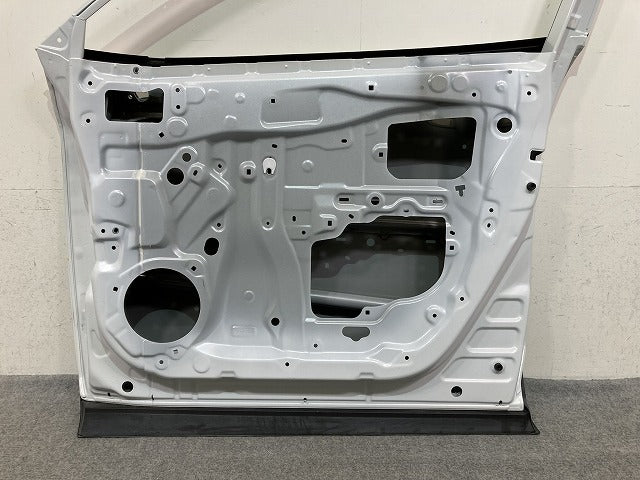 カローラ クロス ZSG10/MXGA10/ZVG11/ZVG15/ZVG13/ZVG16 純正 右 フロント ドア サイドパネル付 プラチナホワイトパールマイカ 089(152429)