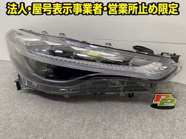カローラ クロス ZSG10/ZVG11/ZVG15 純正 前期 右 ヘッドライト/ランプ LED レベライザー 刻印Z HASCO 16-177 81130-16810 トヨタ(152441)