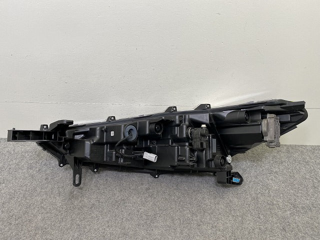 カローラ クロス ZSG10/ZVG11/ZVG15 純正 前期 右 ヘッドライト/ランプ LED レベライザー 刻印Z HASCO 16-177 81130-16810 トヨタ(152441)