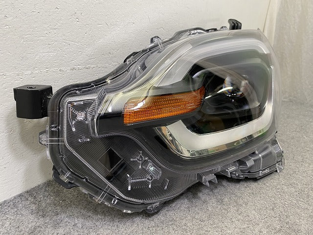 シエンタ MXPC10G/MXPL10G/MXPL15G 純正 左 ヘッドライト/ランプ LED 刻印S1 KOITO 52-340 81185-52P10 トヨタ(152442)