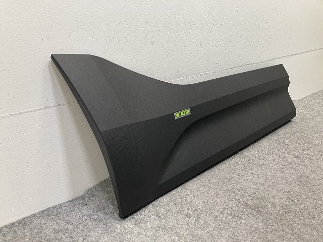 新品!XC40 XB系 純正 右 リア サイドパネル ドア モール/プロテクター 32409187 V32409187 素地 ボルボ(152456)