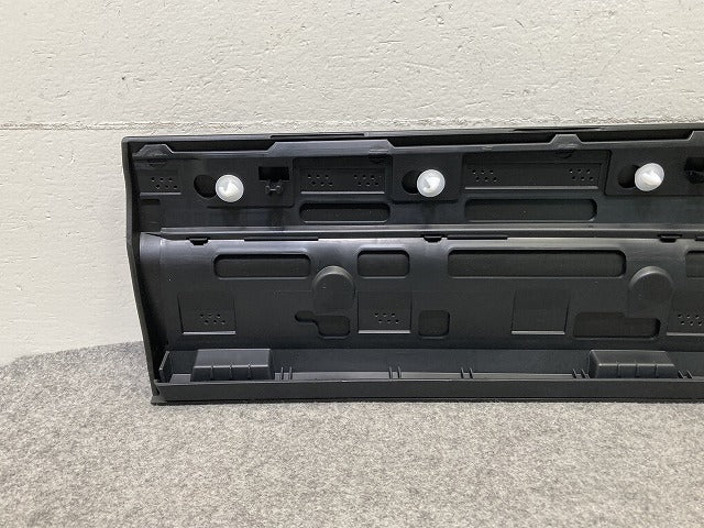 新品!XC40 XB系 純正 右 リア サイドパネル ドア モール/プロテクター 32409187 V32409187 素地 ボルボ(152456)