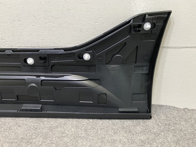 新品!XC40 XB系 純正 右 リア サイドパネル ドア モール/プロテクター 32409187 V32409187 素地 ボルボ(152456)