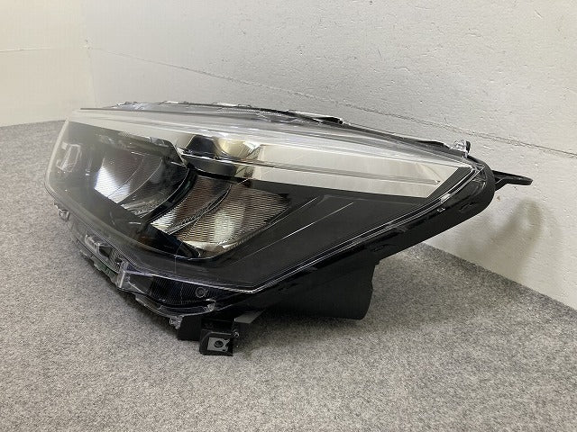 ライズ A200A/A210A/A201A/A202A 純正 左 ヘッドライト/ランプ LED レベライザー LH ICHIKOH 1990 トヨタ(152528)