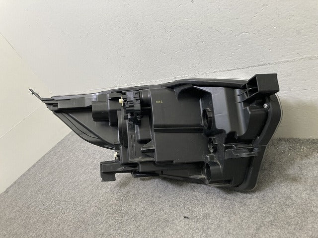eKスペース B34A/B35A/B37A/B38A 純正 前期 左 ヘッドライト/ランプ ハロゲン レベライザー KOITO 100-23778 MQ716662 三菱(152531)