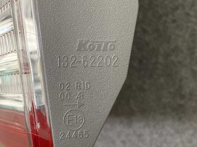 フリード GB5/GB6/GB7/GB8 純正 左 テールランプ/ライト/レンズ LED 刻印J0 KOITO 132-62202 ホンダ(152532)