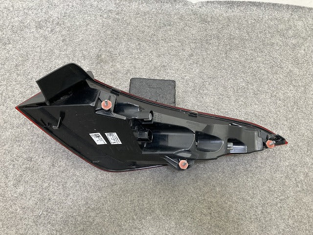 CLAクラス C118/W118 純正 左 テールランプ/ライト/レンズ LED A118 906 37 01 メルセデスベンツ(152536)