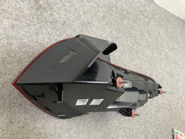 CLAクラス C118/W118 純正 左 テールランプ/ライト/レンズ LED A118 906 37 01 メルセデスベンツ(152536)