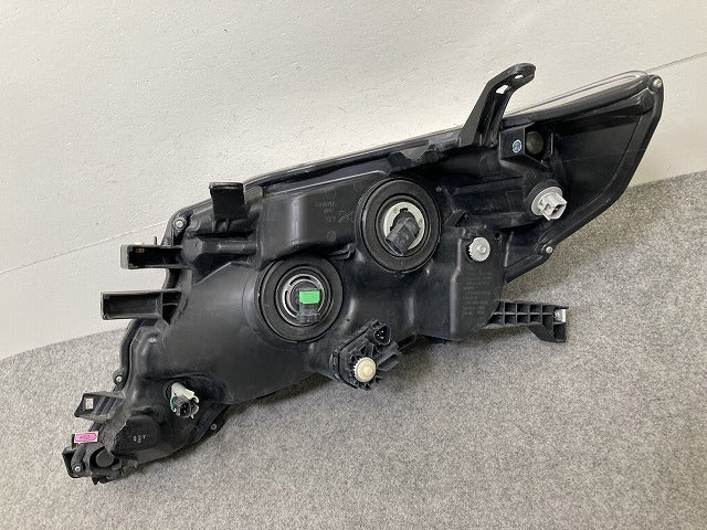 ランドクルーザー/ランクル TRJ150W 純正 右 ヘッドライト/ランプ ハロゲン レベライザー 刻印P RH KOITO 60-201 トヨタ(152554)
